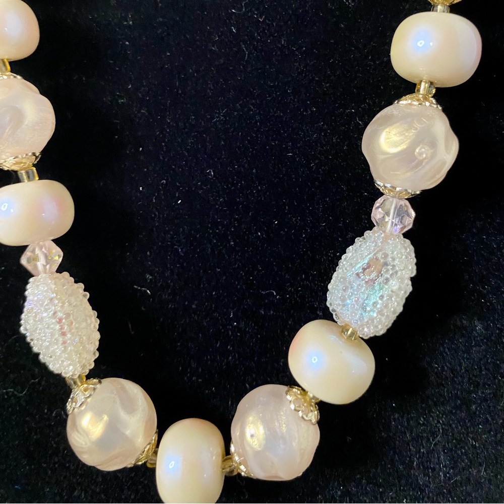 Vintage Costume Sugar Beaded Necklace Off-White alternating w Beige/Sparkle Bead